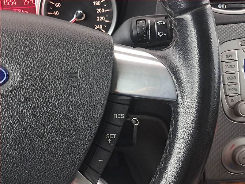 Ford Focus (2008) 1.8 TDCi, nová STK, rezervace - fotka 17 z 18