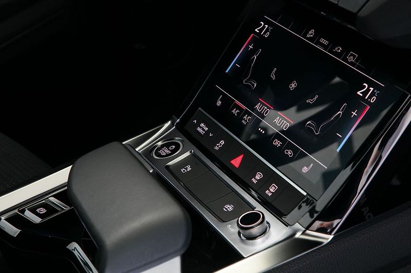 Audi e-tron 55 300kW Kessy Kamera Tažné - fotka 19 z 33