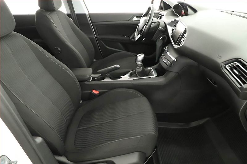 Peugeot 308 (2017) 1.6 BlueHDi, Tempomat - fotka 7 z 13
