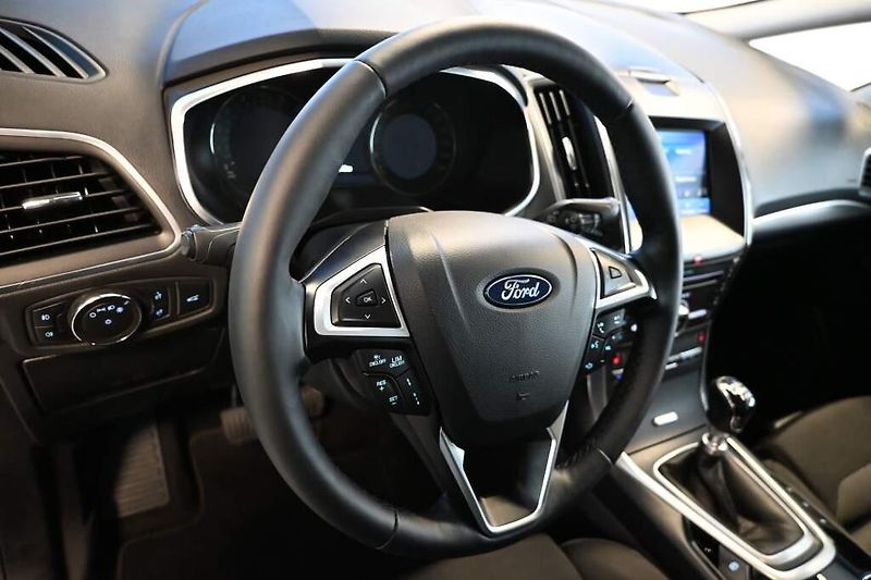 Ford S-MAX (2020) 2.0 LED ACC SONY Tažné Webasto - fotka 13 z 39