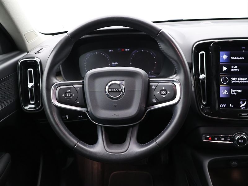 Volvo XC40 2,0 D3 110kW Aut. Inscription - fotka 15 z 32