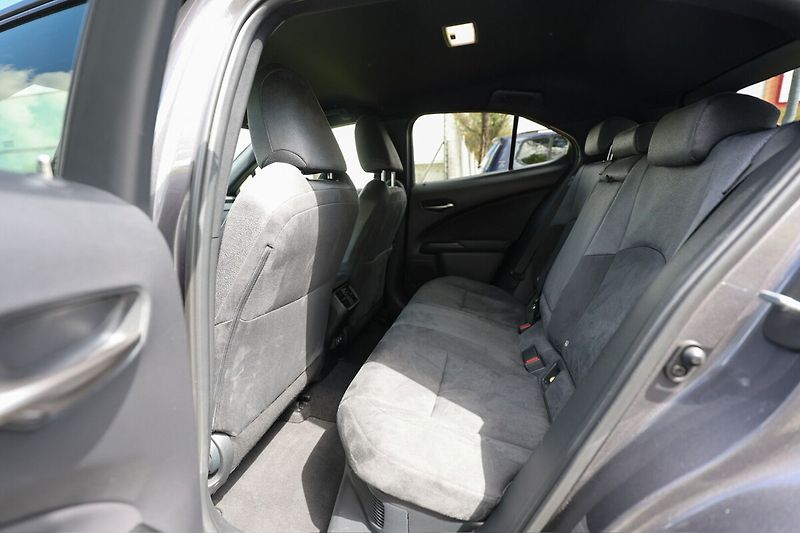Lexus UX 300h 300H 2.0 HEV BUSINESS TECH - fotka 18 z 22
