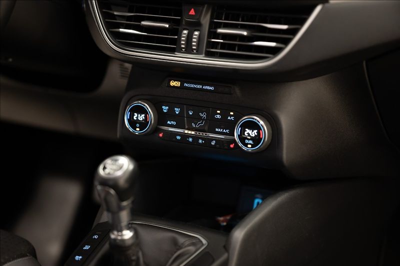 Ford Focus 1,5 TDCi NAVI VÝHŘEV VOLANTU - fotka 14 z 23
