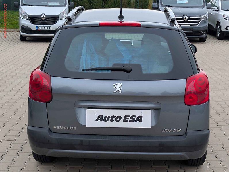 Peugeot 207 (2009) 1.4 i, 1.maj,ČR, Klima - fotka 5 z 18