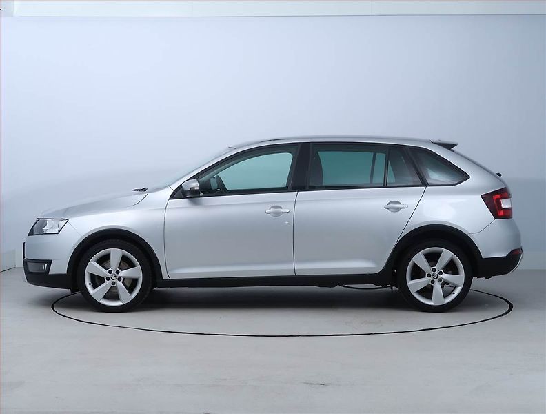 Škoda Rapid (2016) Spaceback 1.2 TSI, Xenony - fotka 3 z 17