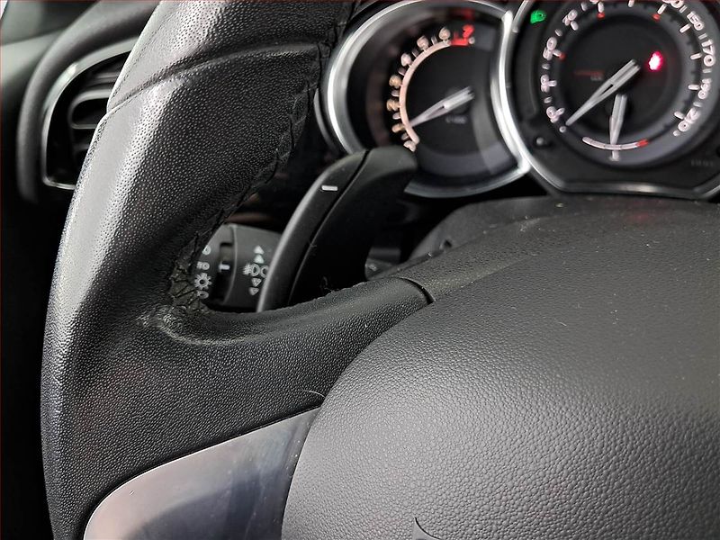 Citroën DS3 (2013) 1.2 VTi, Automat, Tempomat - fotka 15 z 16