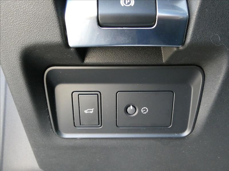 Land Rover Discovery Sport 2,0 D150,1.maj,ČR,DPH - fotka 19 z 33