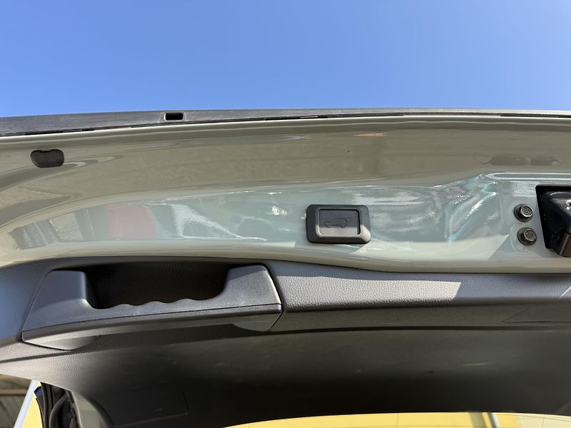 Toyota RAV4 2.5 HSD e-CVT Comfort Style - fotka 22 z 22