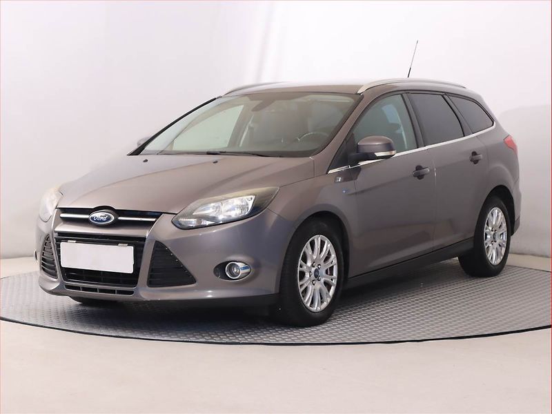 Ford Focus (2013) 1.6 TDCi, Serv.kniha, nová STK - fotka 2 z 16