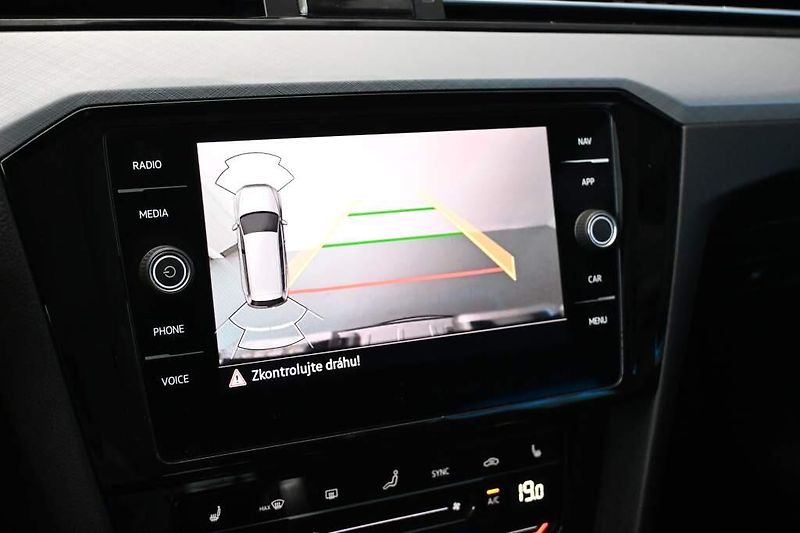 Volkswagen Passat (2023) 2.0 LED DSG ACC Kamera Tažné T - fotka 20 z 34