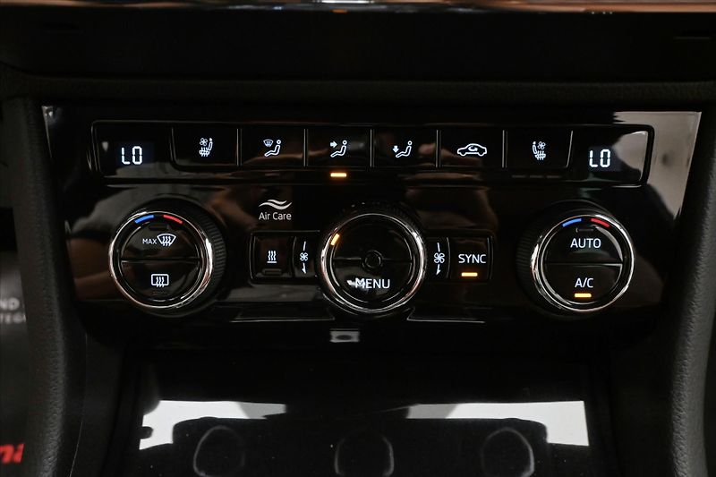 Škoda Superb 2,0 TSI 206kW L&K DSG 4x4 Záru - fotka 21 z 32