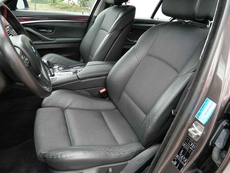 BMW Řada 5 (2012) 2.0i, AT, tempo, park.asist - fotka 9 z 22