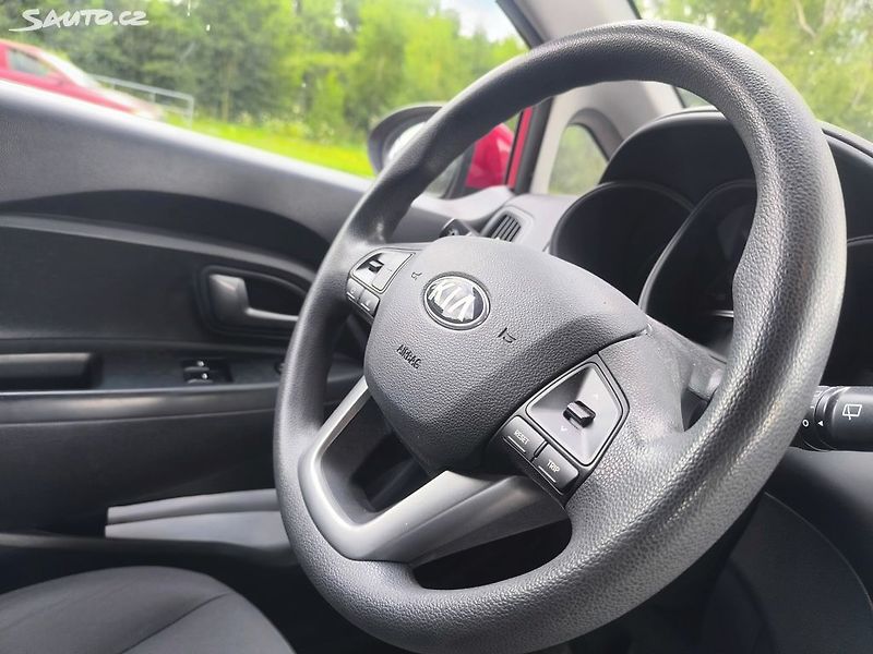 Kia Rio KRÁSNÁ,75T.KM,1MAJ48LET,VÝBAVA - fotka 10 z 23