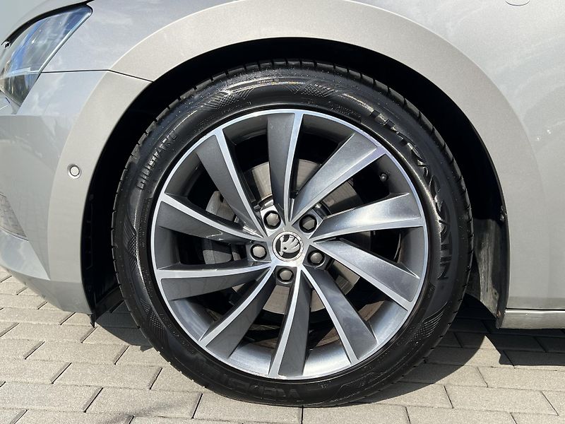 Škoda Superb (2017) 2,0TDi140kW Laurin&Klement DSG - fotka 9 z 42