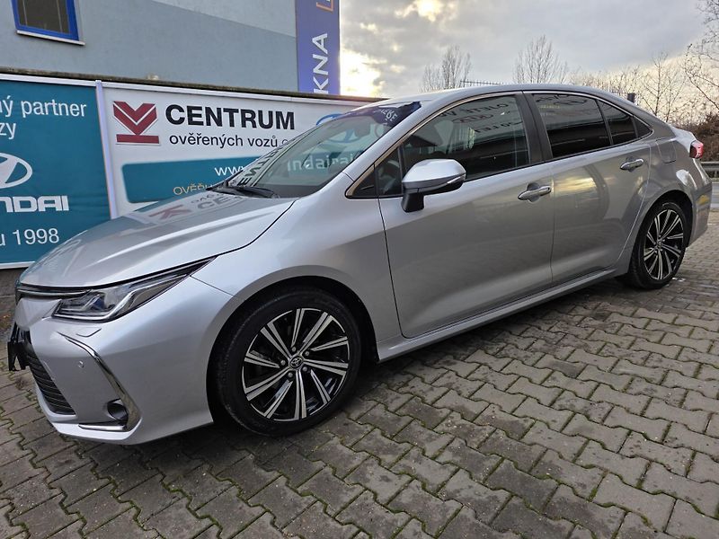 Toyota Corolla  1,5 VVT-i V ZÁRUCE-KAMERA - fotka 12 z 18