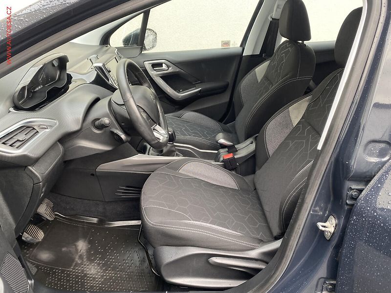 Peugeot 2008 (2018) 1.2 PT, ČR, Active, +kola - fotka 9 z 16