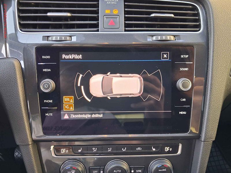 Volkswagen Golf (2018) 1.0TSI, ČR - fotka 16 z 16