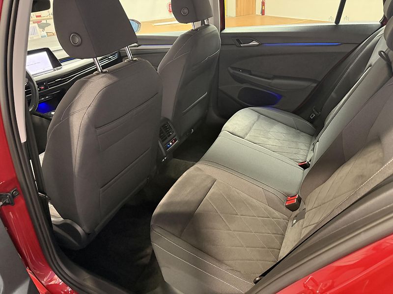Volkswagen Golf 1.5 TSI EVO 110 kW Style Varia - fotka 14 z 17