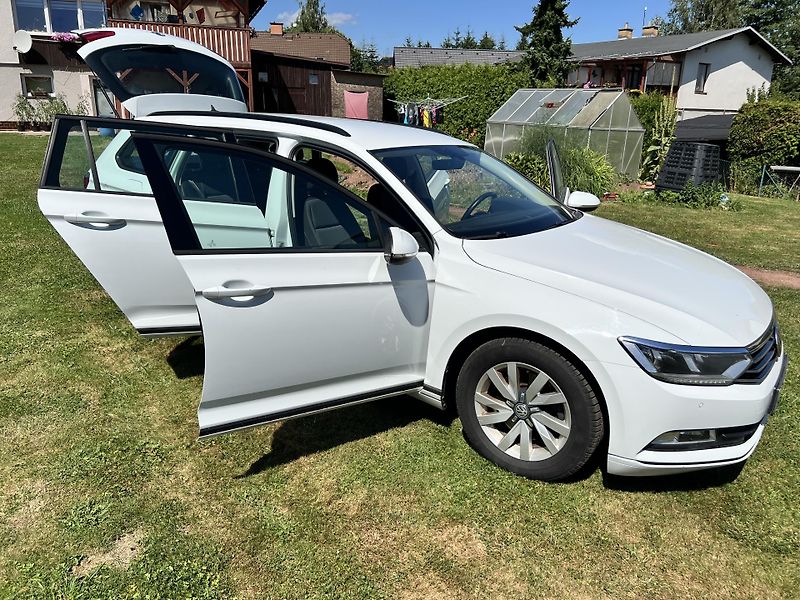Volkswagen Passat 1.4TSI 92KW,NAVI,LED,ALU - fotka 30 z 44