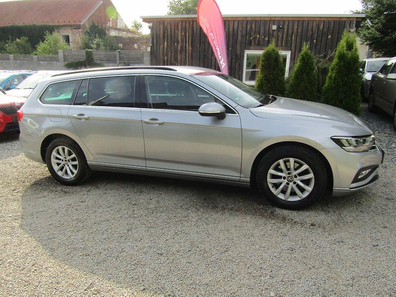 Volkswagen Passat (2021) 2.0 TDI 110kW DSG ACC - fotka 8 z 46