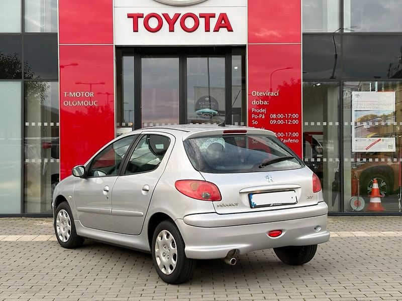 Peugeot 206 1.4 - fotka 2 z 16