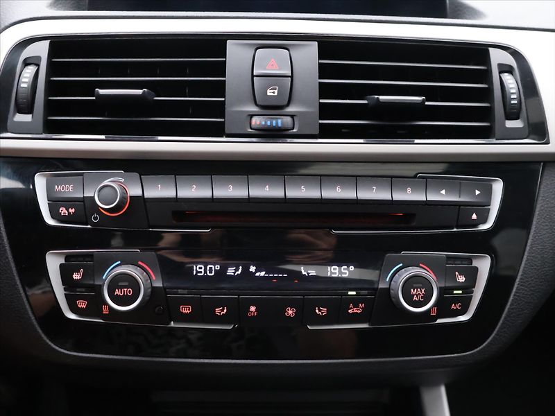 BMW Řada 1 2,0 Ti 135 kW Automat Xenon - fotka 21 z 32