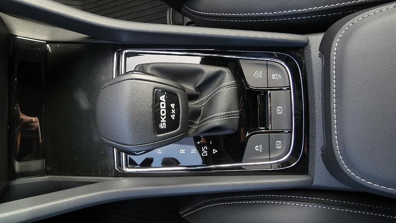 Škoda Kodiaq 2,0 TDI DSG 4x4 Sportline - fotka 18 z 25