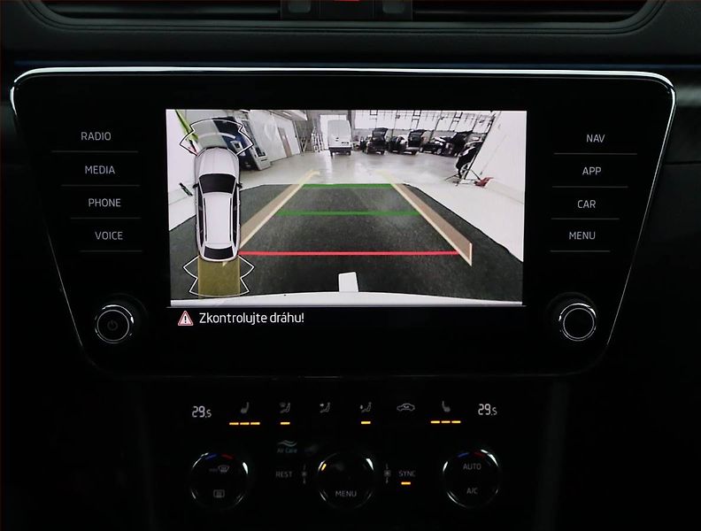 Škoda Superb (2022) Sportline 1.5 TSI - fotka 16 z 18