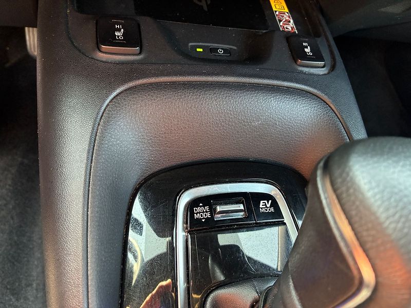 Toyota Corolla 1.8i HYBRID Aut Kamera ČR DPH - fotka 17 z 19