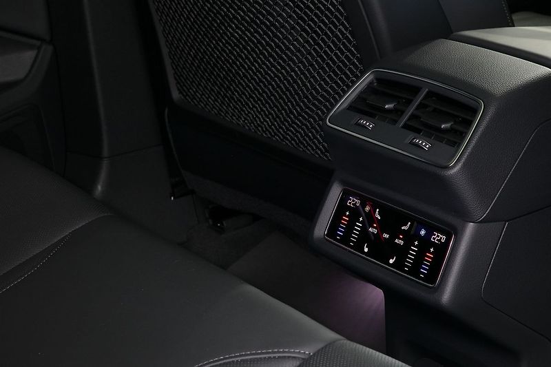 Audi e-tron 55 300kW Pano NightV HUD Tažné - fotka 24 z 50