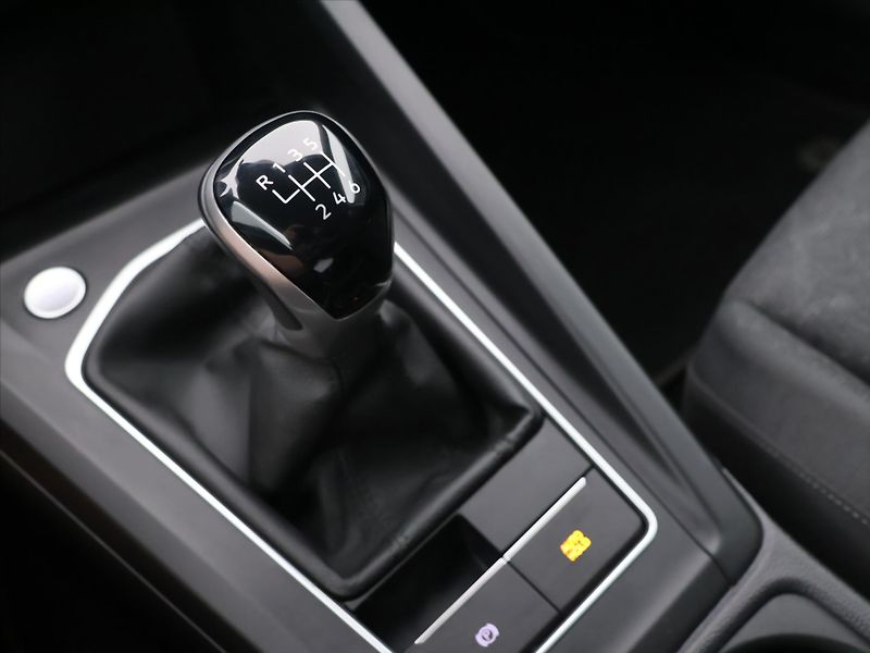 Volkswagen Golf 1,0 TSI 81kW Life M6 - fotka 25 z 33