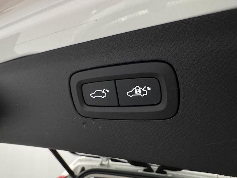 Volvo XC90 B5 AWD INSCRIPTION AUT CZ - fotka 29 z 55