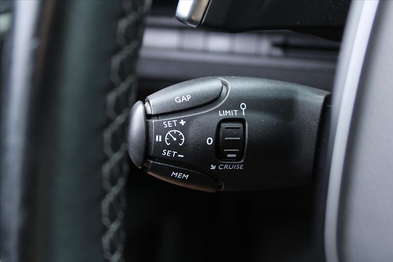 Peugeot 5008 1.6i 133kW ALLURE 1.MAJITEL ČR - fotka 17 z 28