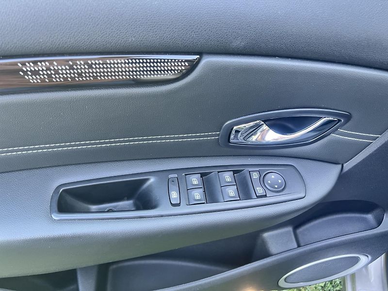 Renault Scénic 1.2TCE 85KW,KůŽE,NAVI,2xKOLA - fotka 33 z 44