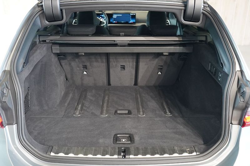 BMW Řada 3 320d xDrive Touring, HUD, ACC - fotka 14 z 43
