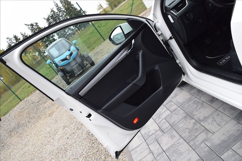 Škoda Octavia 1,6 TDI 85kw ALU KLIMA TAŽNÉ - fotka 22 z 48