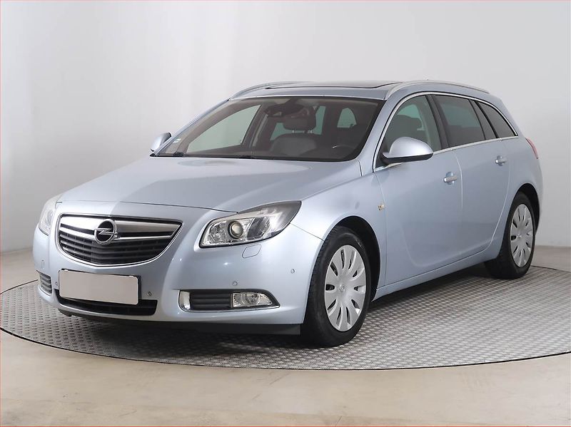 Opel Insignia (2013) 2.0 CDTI, Navi, Xenony - fotka 2 z 16