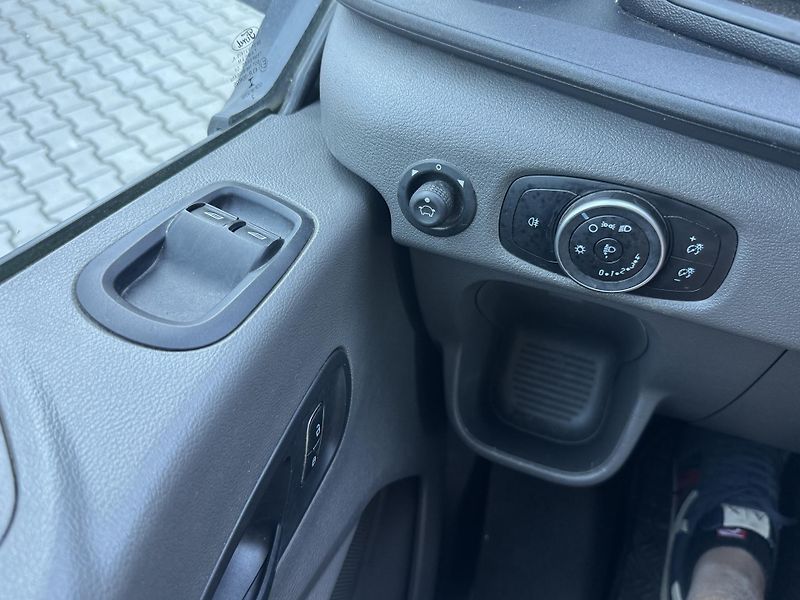Ford Transit (2022) 2,0TDCi KLIMA 7.MÍST - fotka 24 z 24