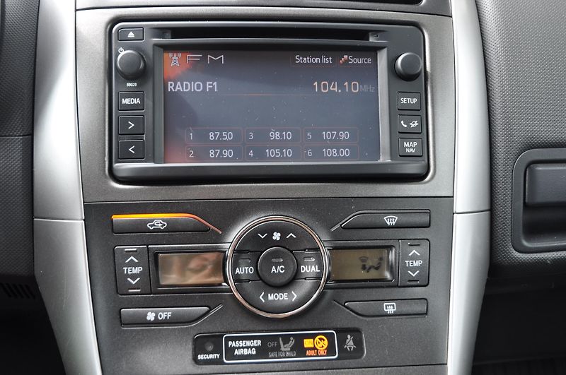 Toyota Auris 1.6 ValveMatic 97kW - fotka 12 z 14