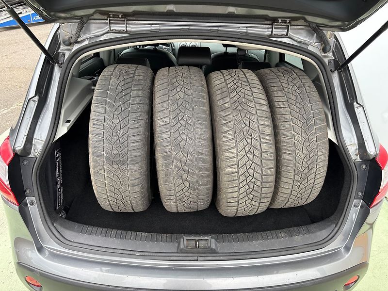 Nissan Qashqai 1.6dCi, 96kW, 4x4, Kamera 1Maj - fotka 17 z 27