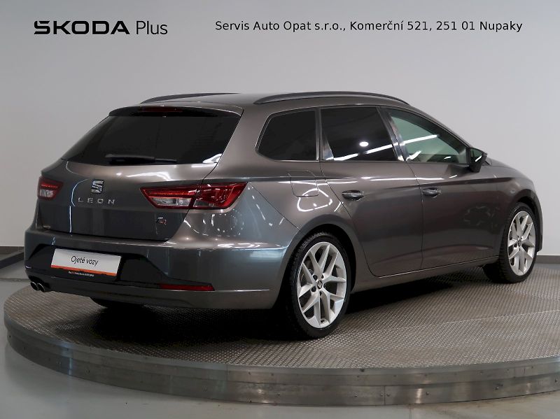 Seat Leon (2015) ST 2.0TSI 135KW FR NAVI PANORA - fotka 2 z 37