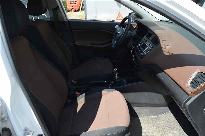 Hyundai i20 (2015) 1,2 - fotka 21 z 24