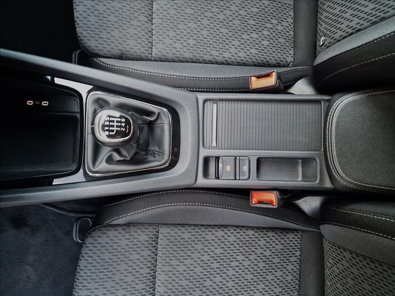 Škoda Octavia 2.0TDI Style, původ ČR,1.Maj. - fotka 37 z 50