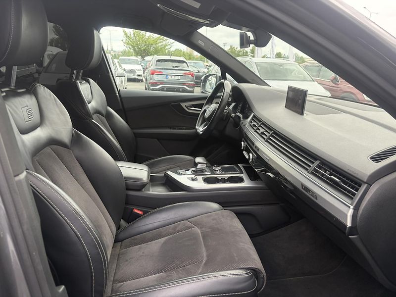 Audi Q7 3.0TDi S-Line Quattro 7míst - fotka 6 z 23