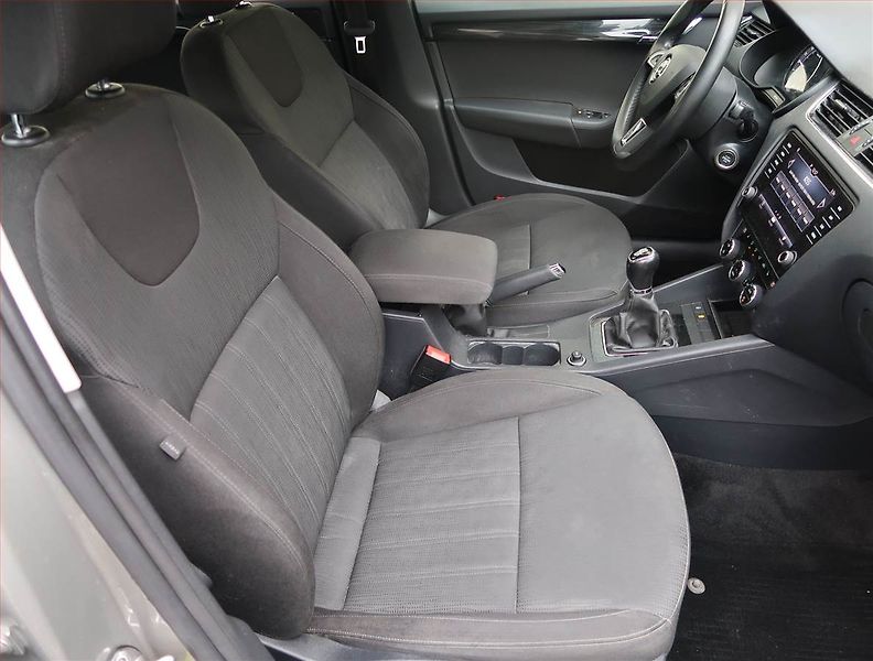 Škoda Octavia (2017) Style 1.6 TDI, Navi, Tempomat - fotka 9 z 16