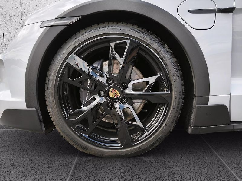 Porsche Taycan 4 Cross Turismo HuD BOSE Masáž - fotka 9 z 23