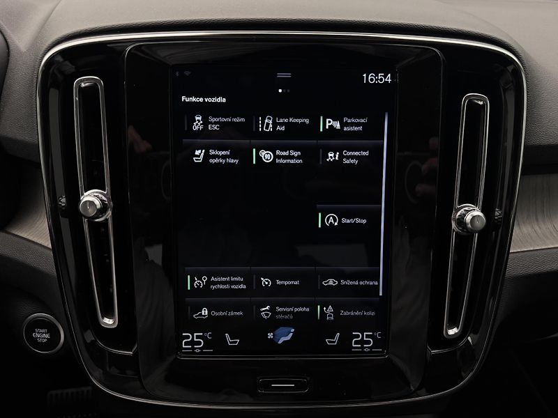 Volvo XC40 D3 INSCRIPTION AUT - fotka 31 z 43