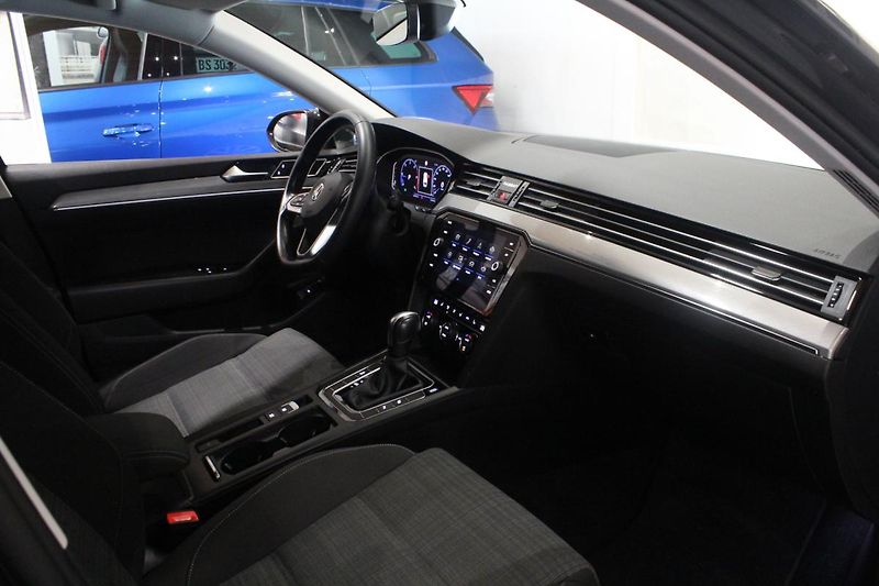 Volkswagen Passat (2020) 2.0TDI DSG Display Matrix - fotka 22 z 38
