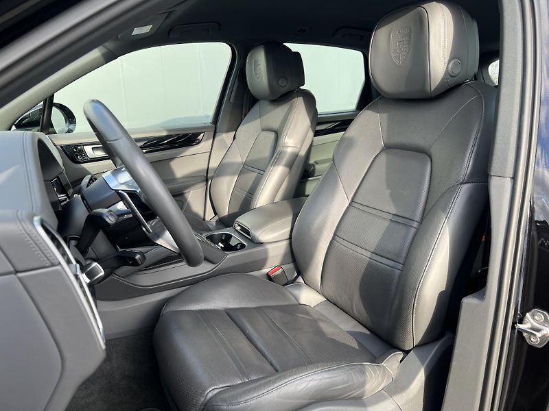 Porsche Cayenne (2018) 3.0i*V6*250KW*E-Hybrid - fotka 13 z 40