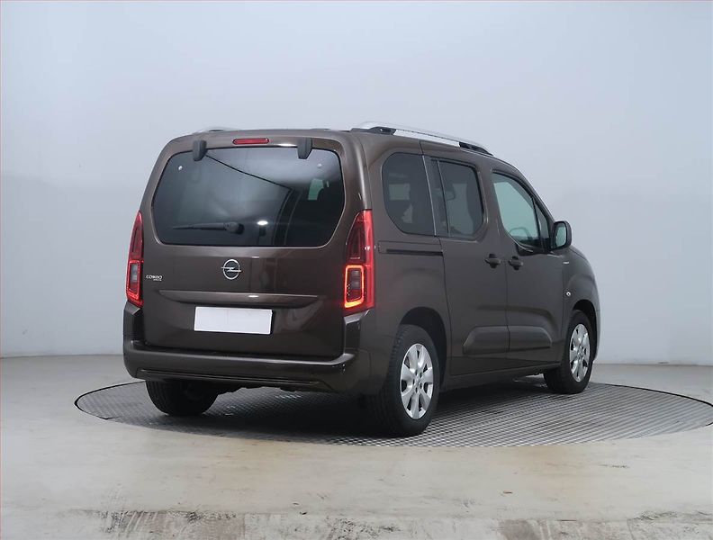 Opel Combo (2019) 1.2 Turbo, 5Míst, ČR - fotka 5 z 15